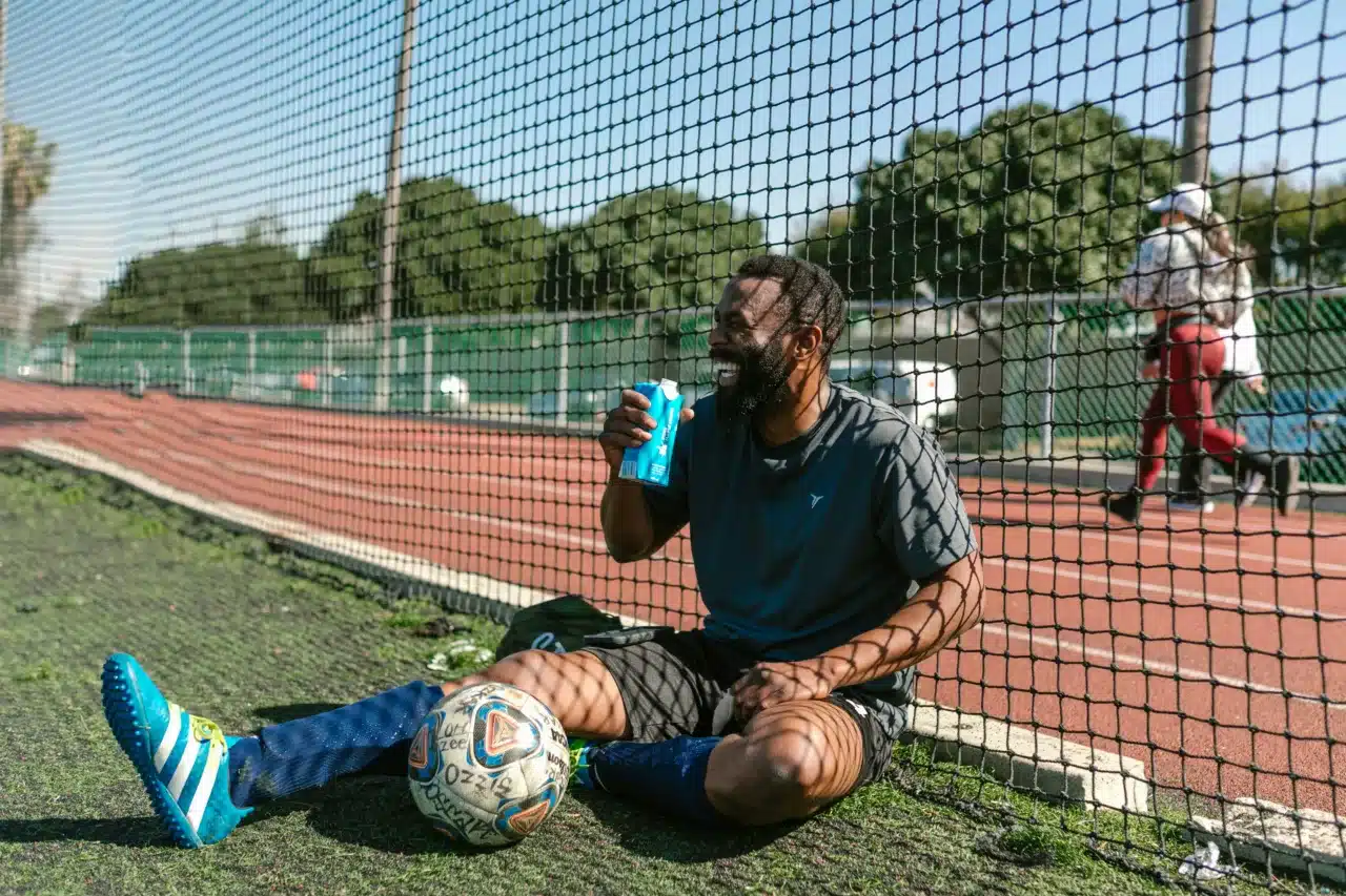 footballeur en train de boire